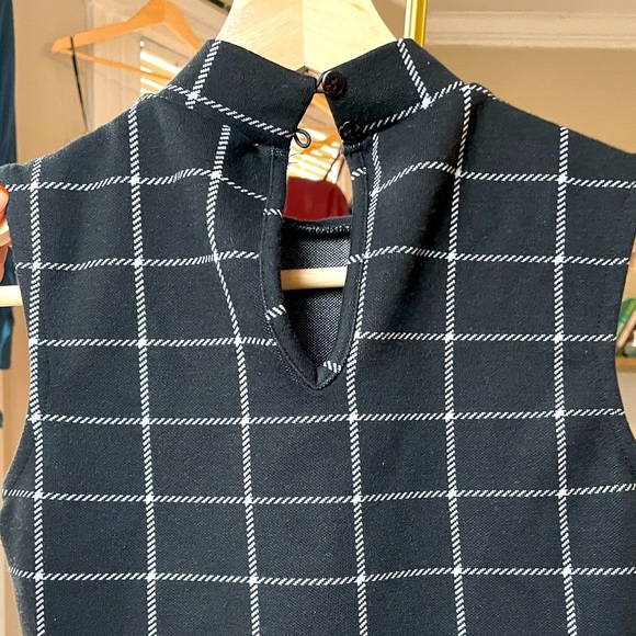 Hollister Plaid Black Crop Top NWOT - Picture 2 of 5